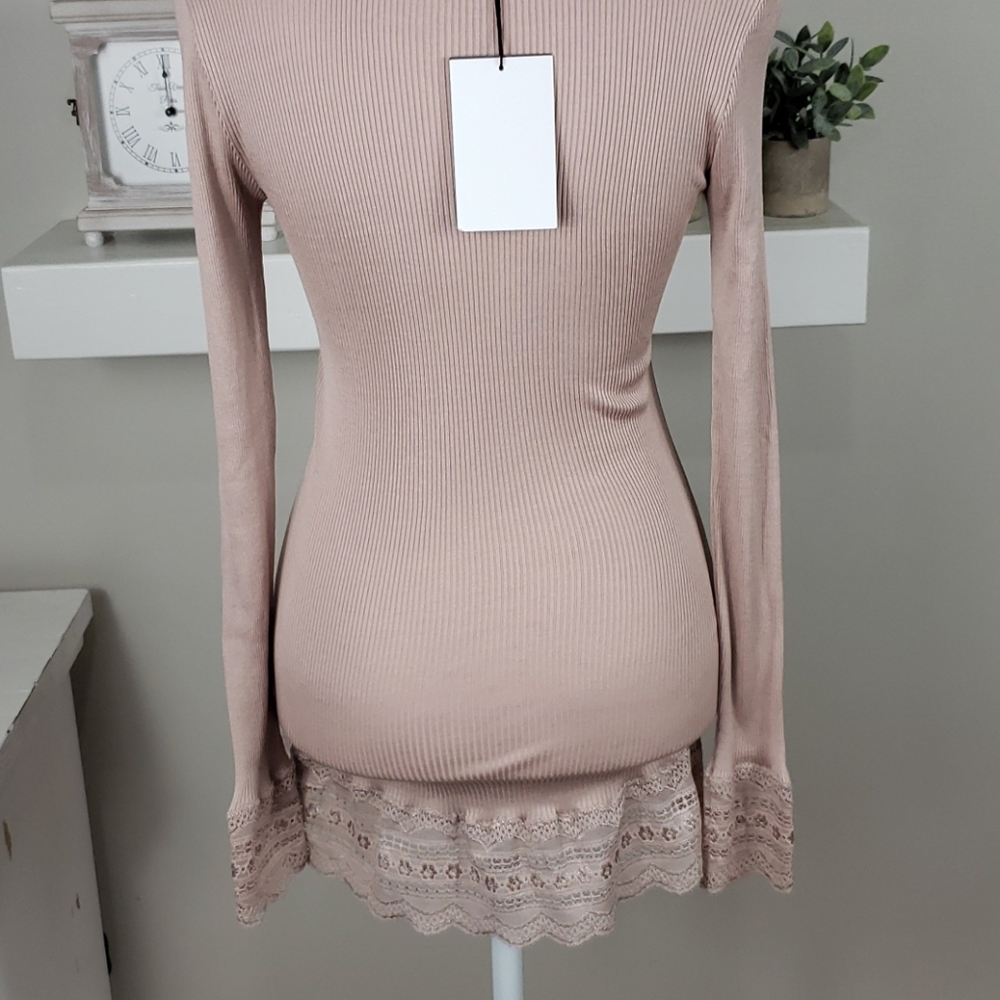 Elegant Lace Trim V-Neck Top - Picture 7 of 12